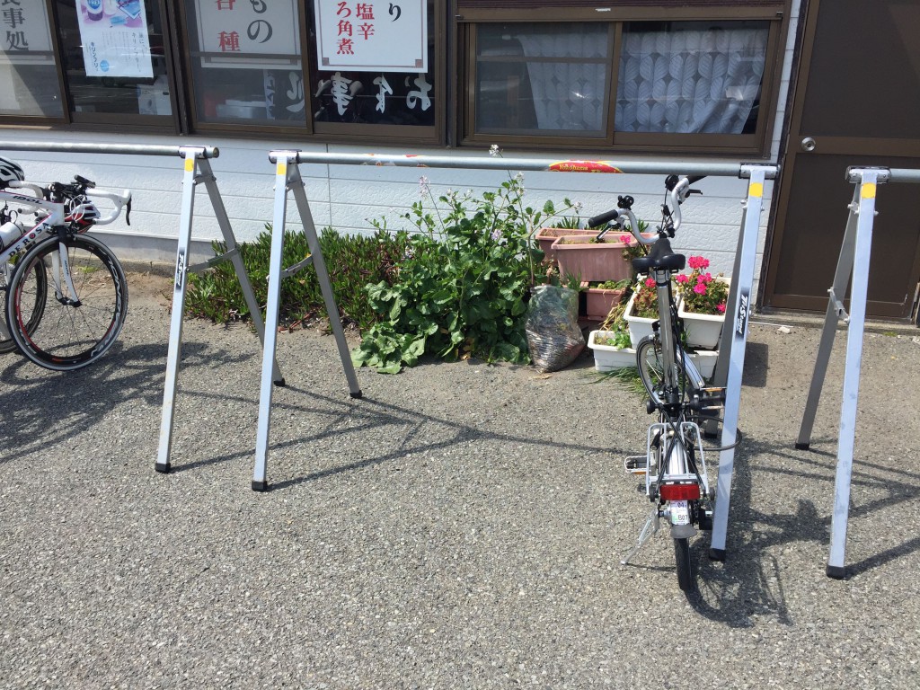 しぶき亭のバイクラック